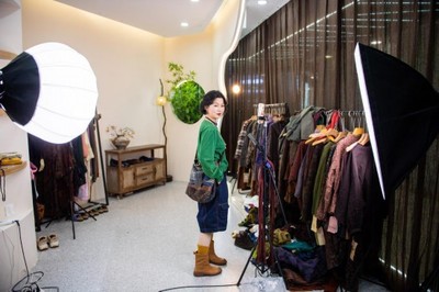 元宇宙旗艦店與工廠合伙人 服裝業向“新”而行與攝影服務的創新融合